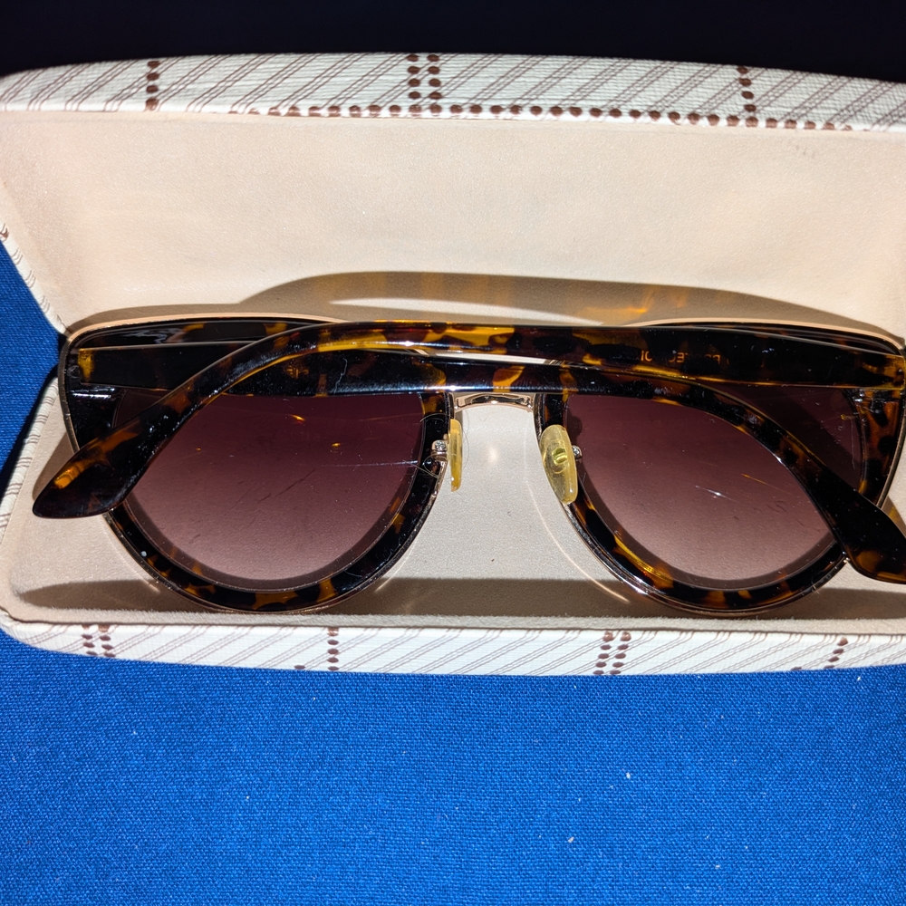 Tortoise Shell Sunglasses - Picture 3 of 4